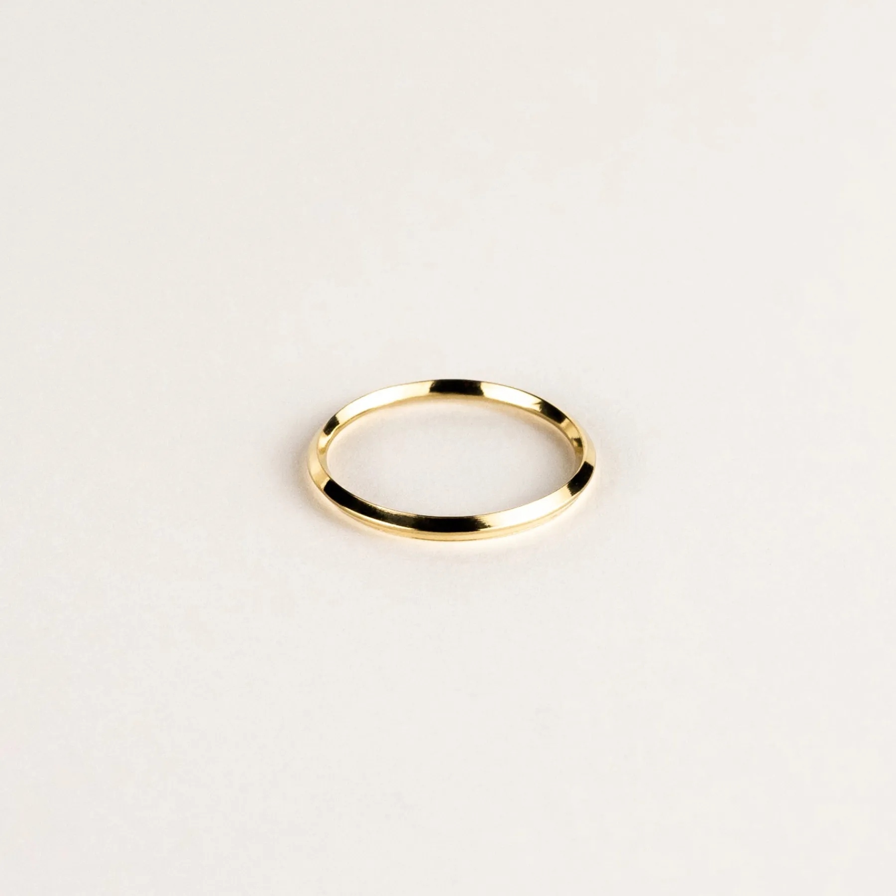 cape_wire_gold_ring_0.webp SarahBijoux Cape wire gold ring