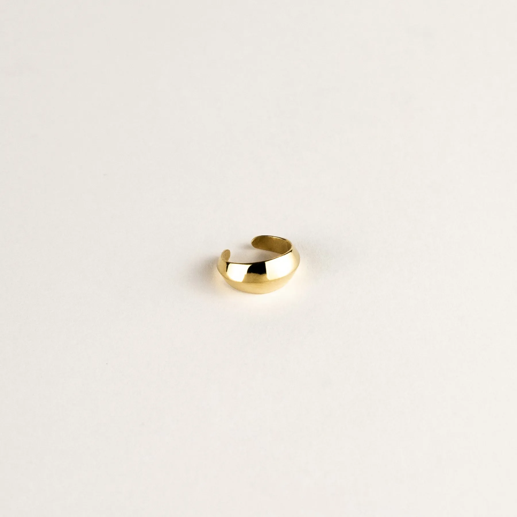 dune_gold_vermeil_ear_cuff_0.webp SarahBijoux Dune gold vermeil ear cuff