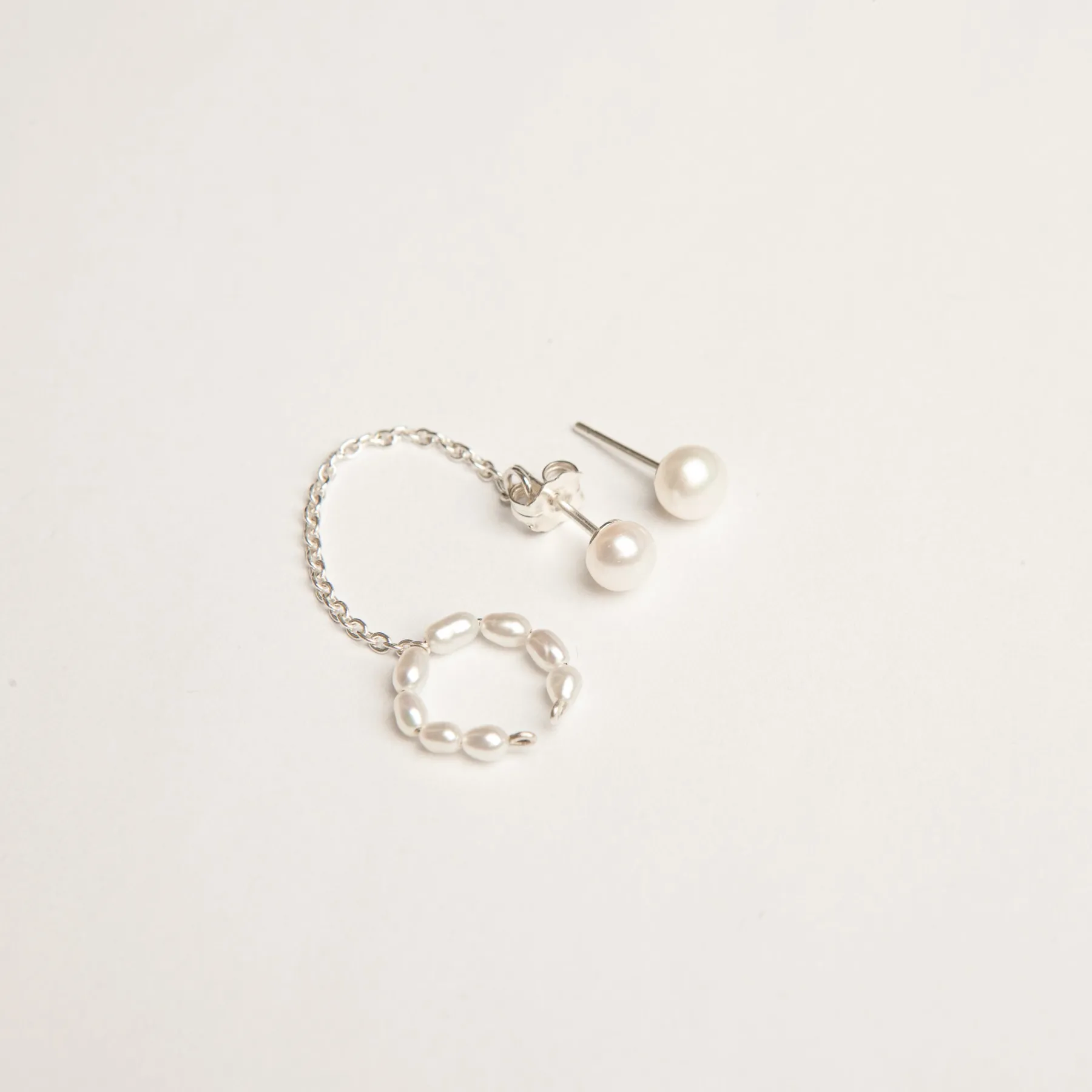 ear_cuff_with_chain_0.webp SarahBijoux Ear Cuff With Chain