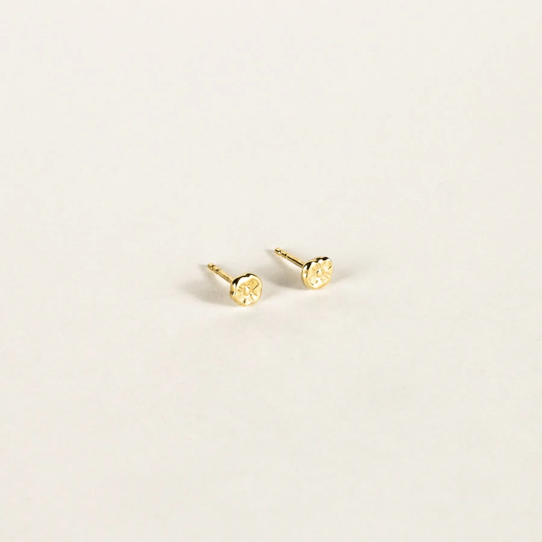 flower_gold_vermeil_studs_0.webp SarahBijoux Flower Gold Vermeil Studs