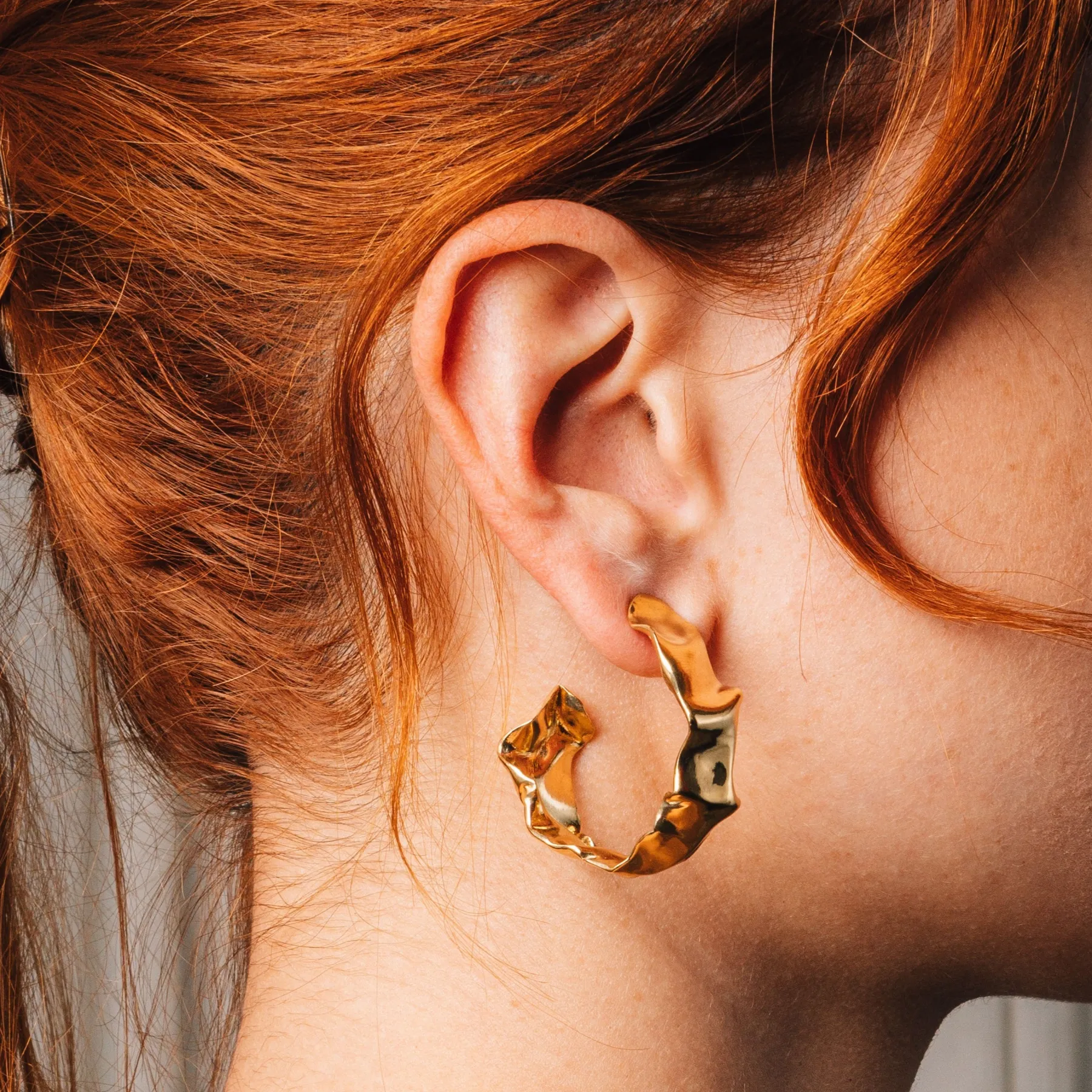 large_crisp_gold_vermeil_hoops_1.webp SarahBijoux Large Crisp Gold Vermeil Hoops