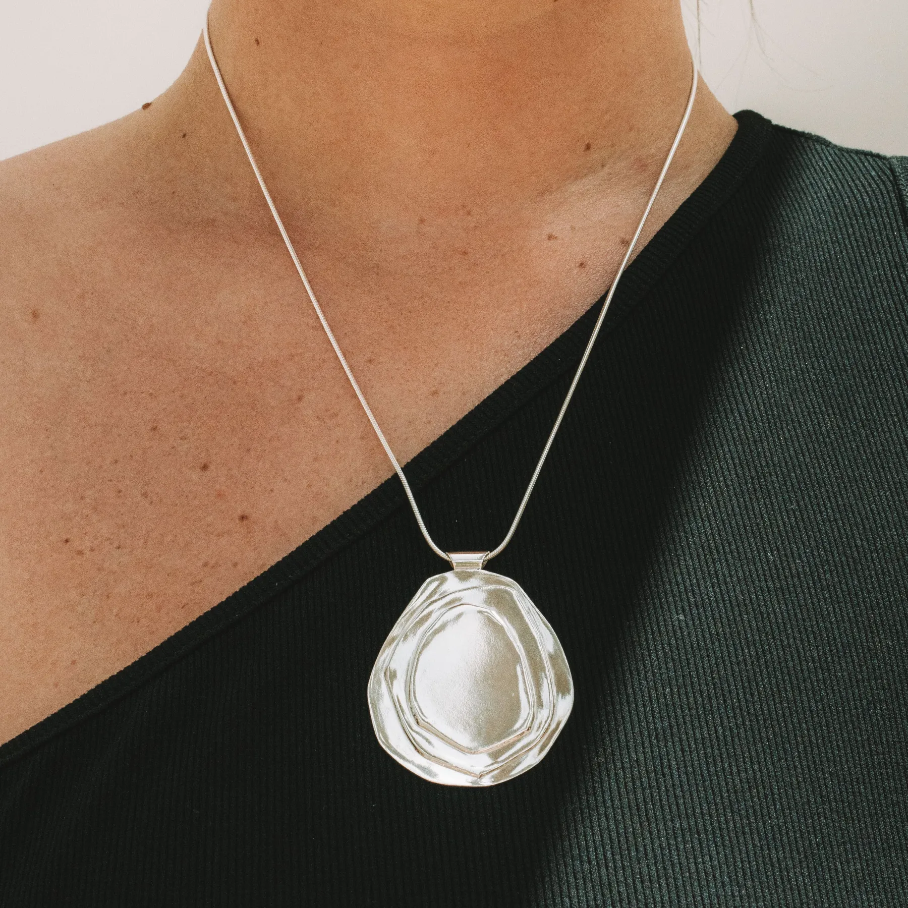 lava_necklace_1.webp SarahBijoux Lava Necklace