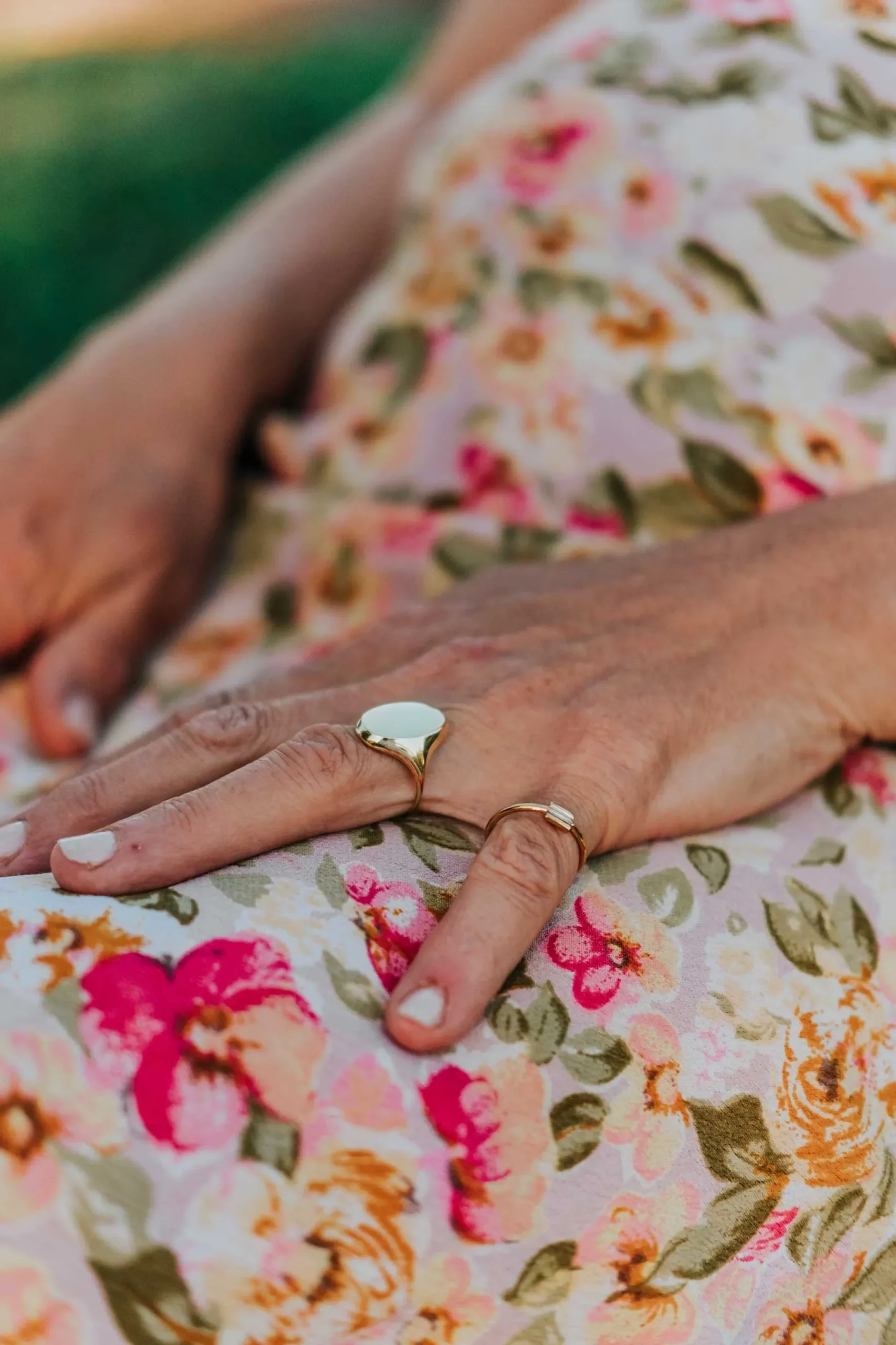oval_gold_ring_2.webp SarahBijoux Oval Gold Ring