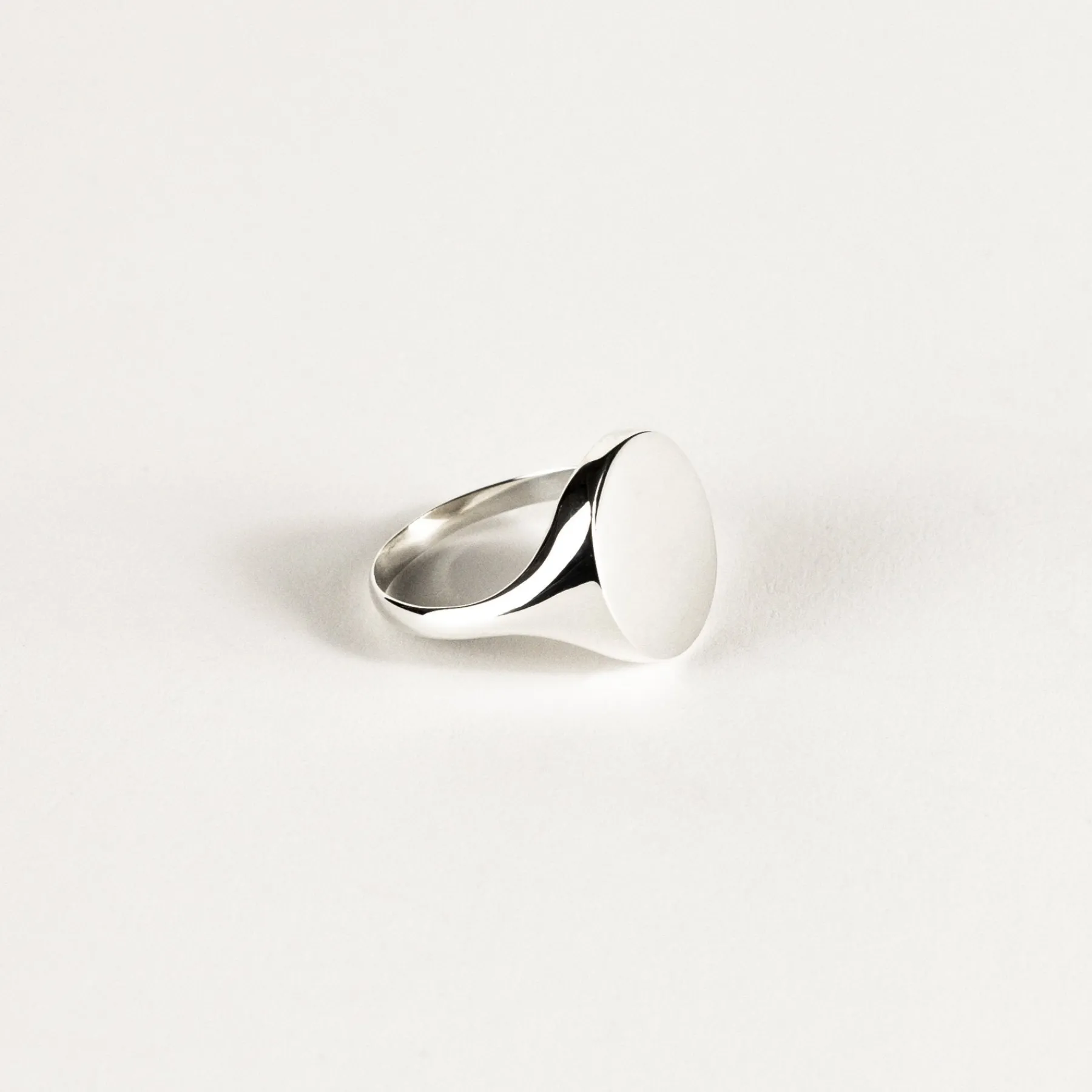oval_ring_0.webp SarahBijoux Oval ring