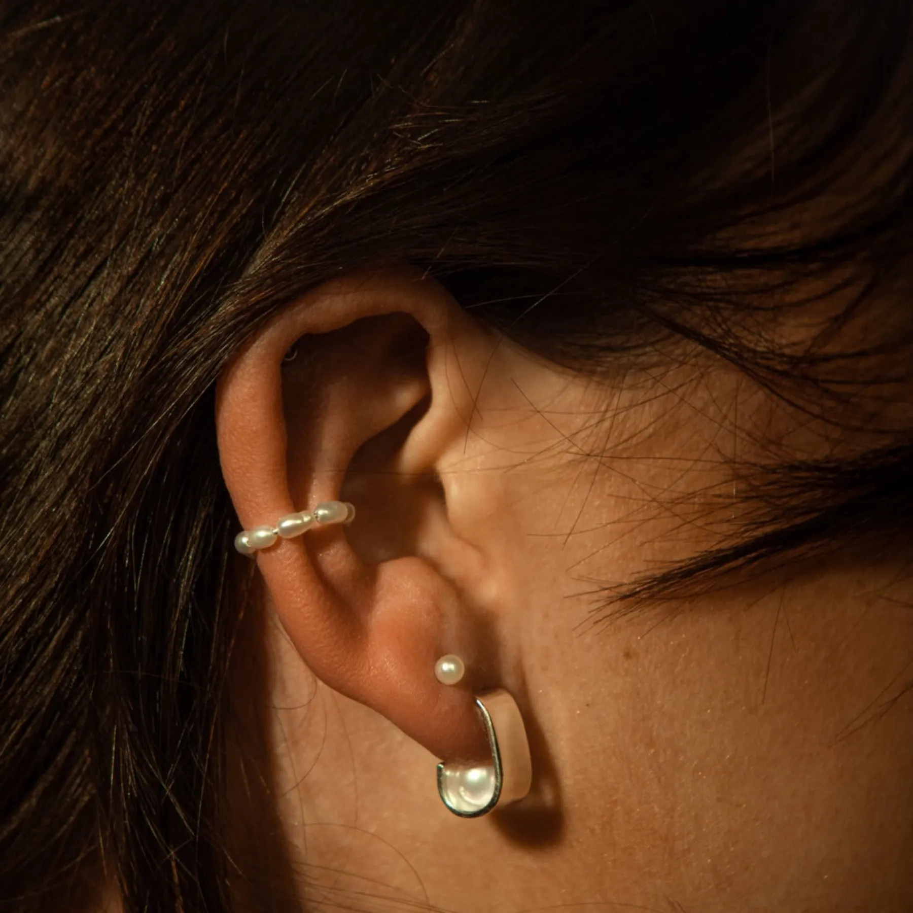 pearl_ear_cuff_1.webp SarahBijoux Pearl Ear Cuff