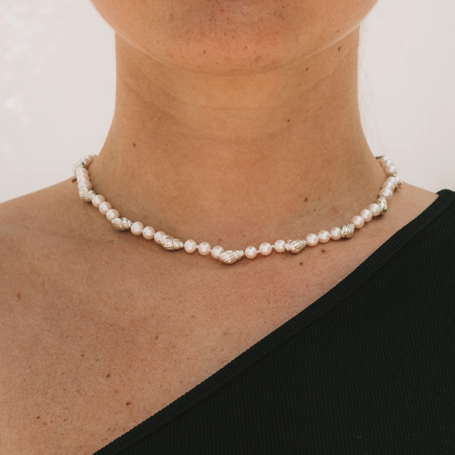 pearly_necklace_1.webp SarahBijoux Pearly Necklace