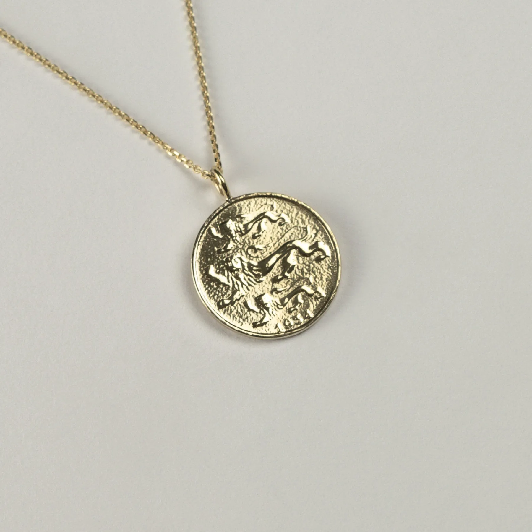 prnu_gold_necklace_0.webp SarahBijoux Pärnu Gold necklace