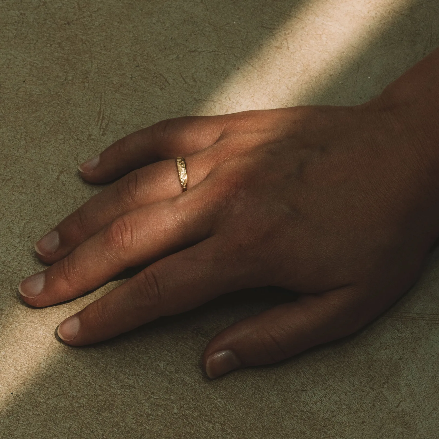 reef_signet_gold_ring_1.webp SarahBijoux Reef Signet Gold Ring
