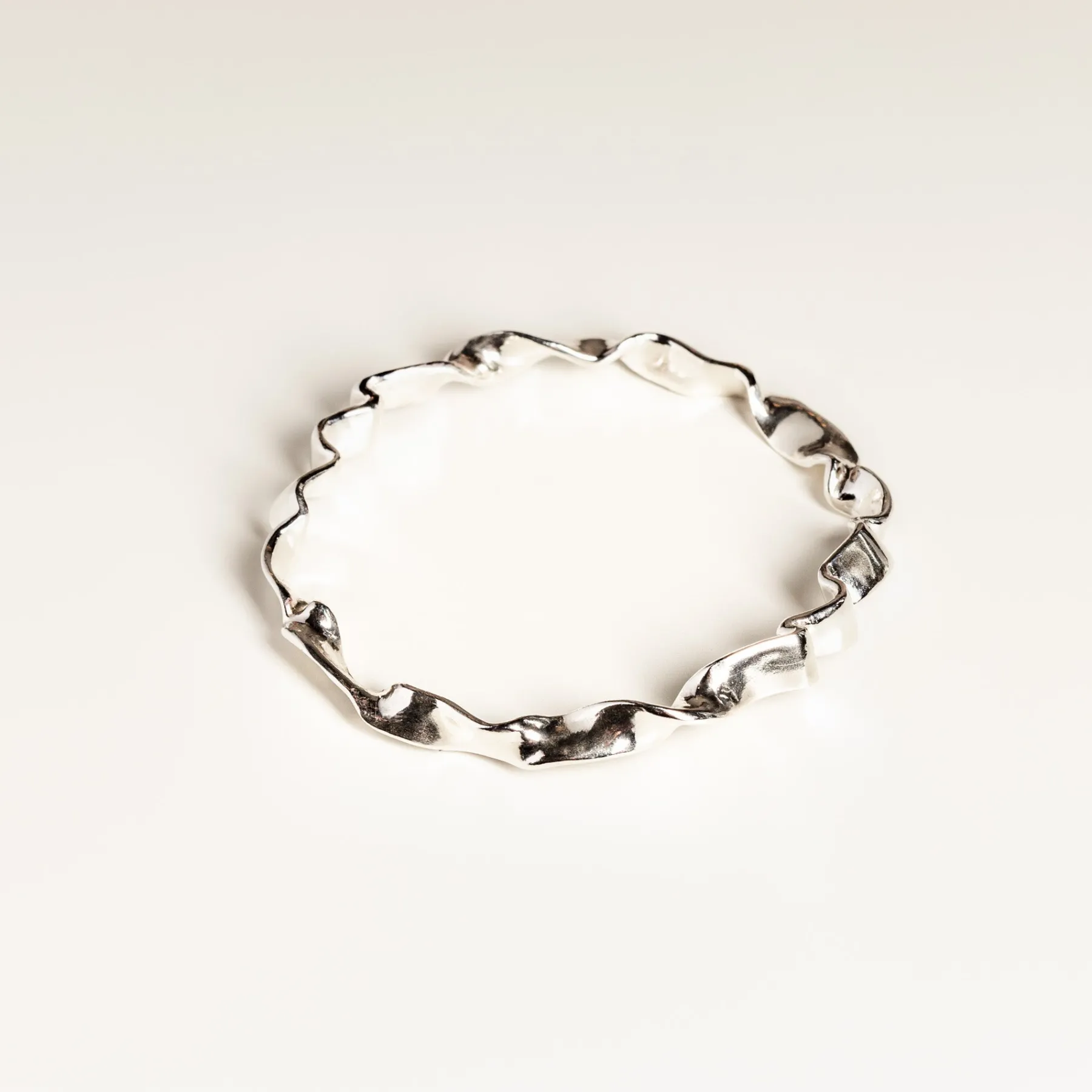 ribbon_bracelet_0.webp SarahBijoux Ribbon Bracelet
