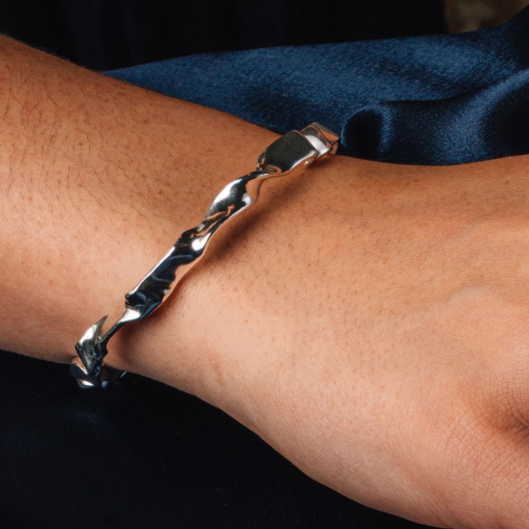 ribbon_bracelet_1.webp SarahBijoux Ribbon Bracelet