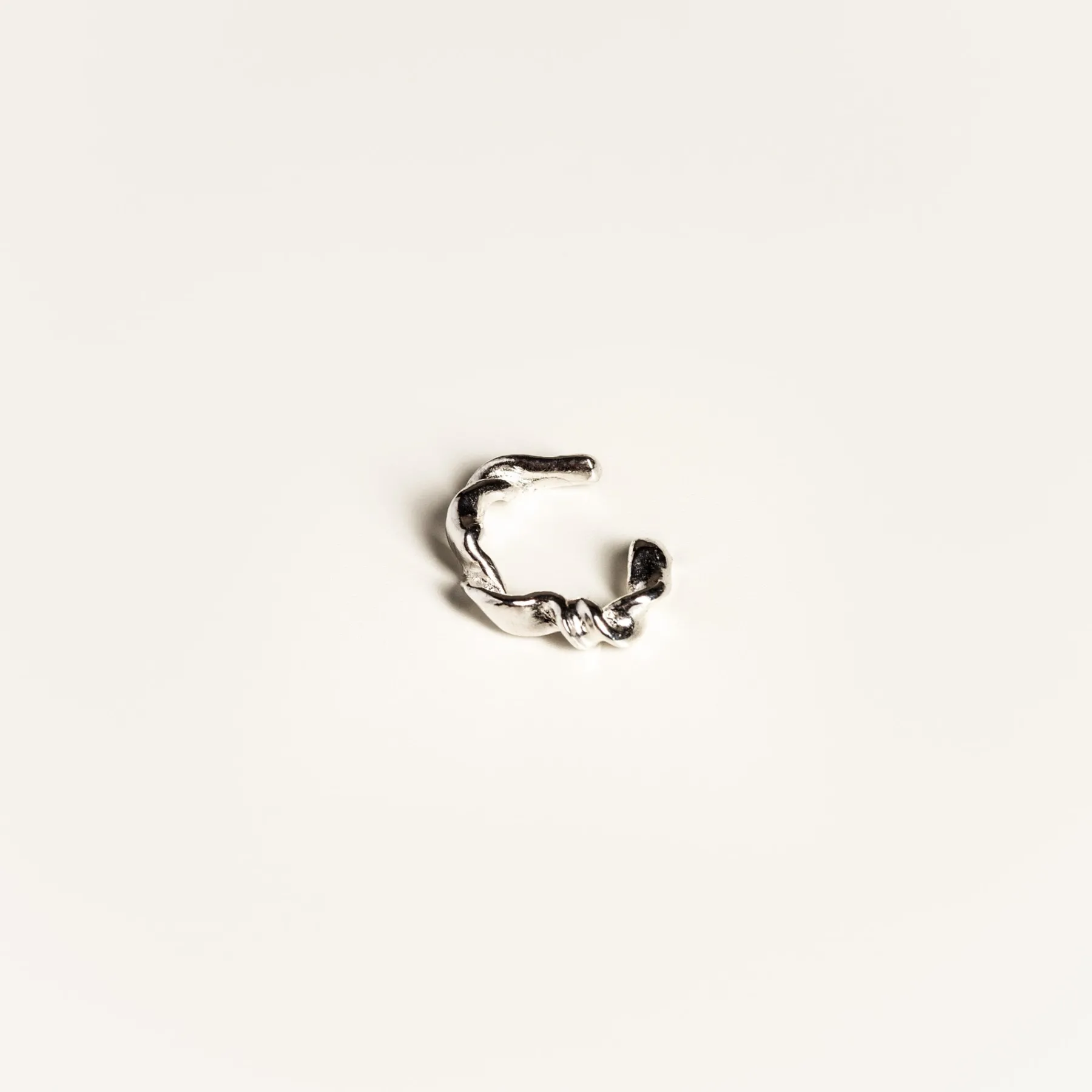 ribbon_ear_cuff_0.webp SarahBijoux Ribbon Ear Cuff