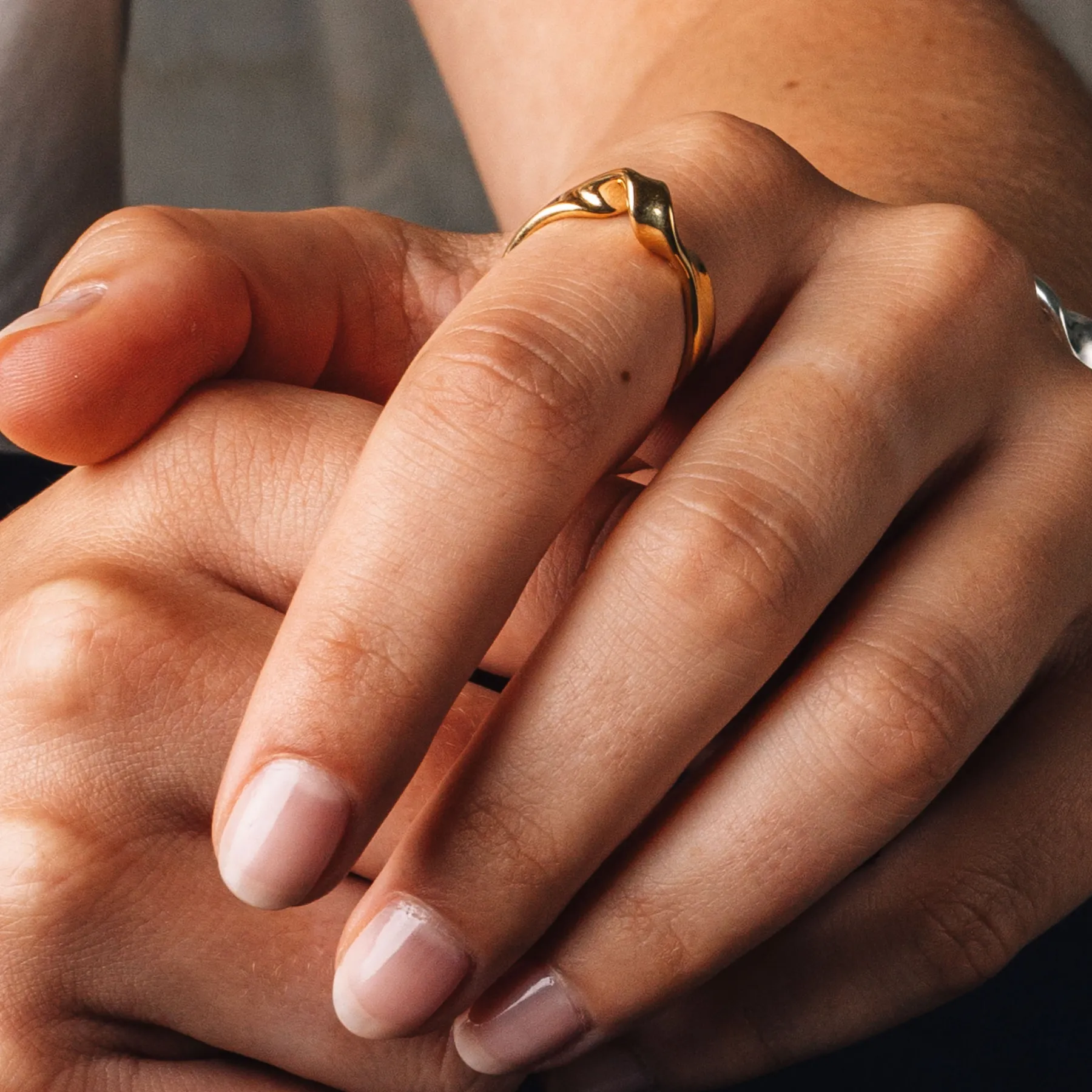 ribbon_gold_ring_1.webp SarahBijoux Ribbon Gold Ring