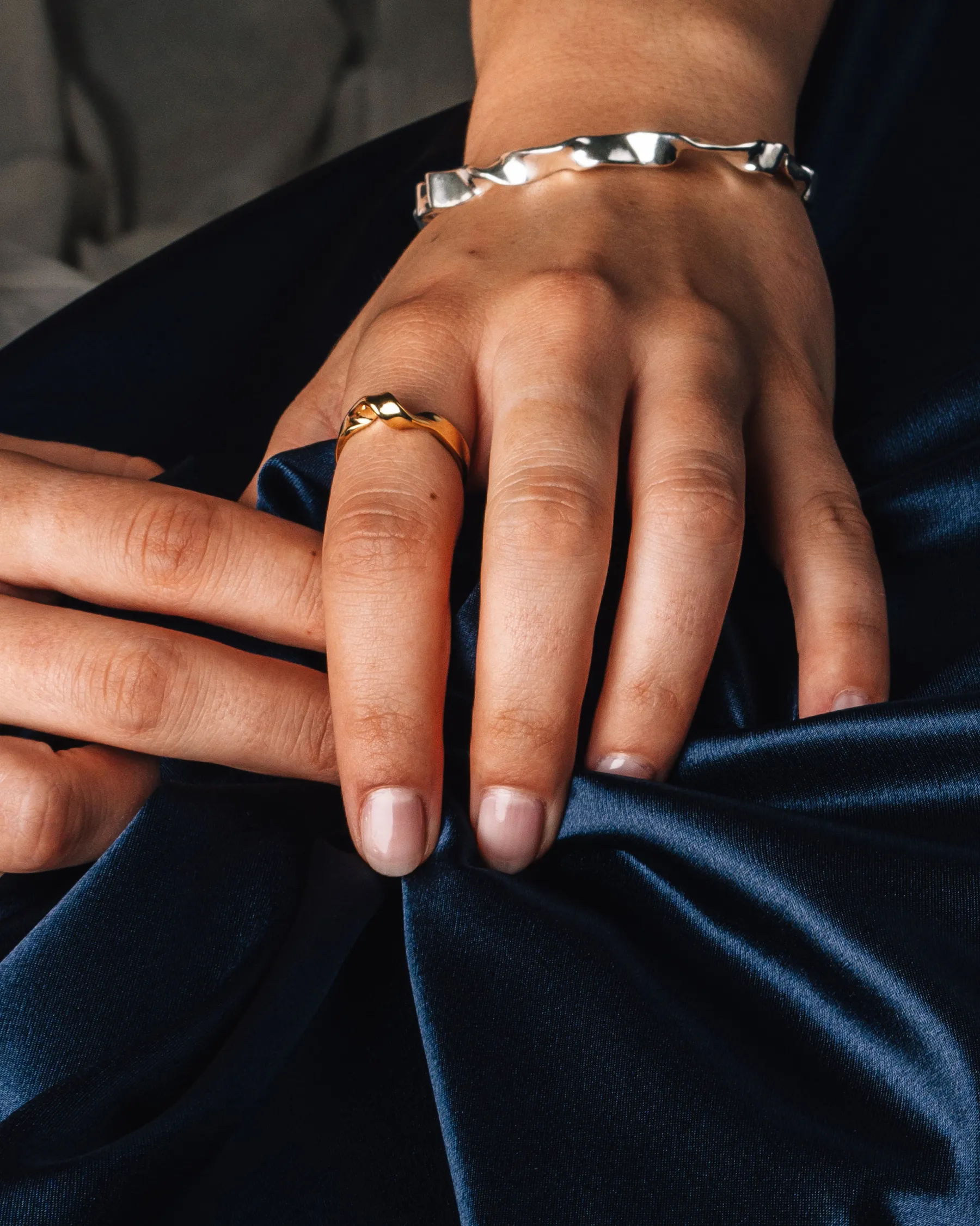 ribbon_gold_ring_2.webp SarahBijoux Ribbon Gold Ring