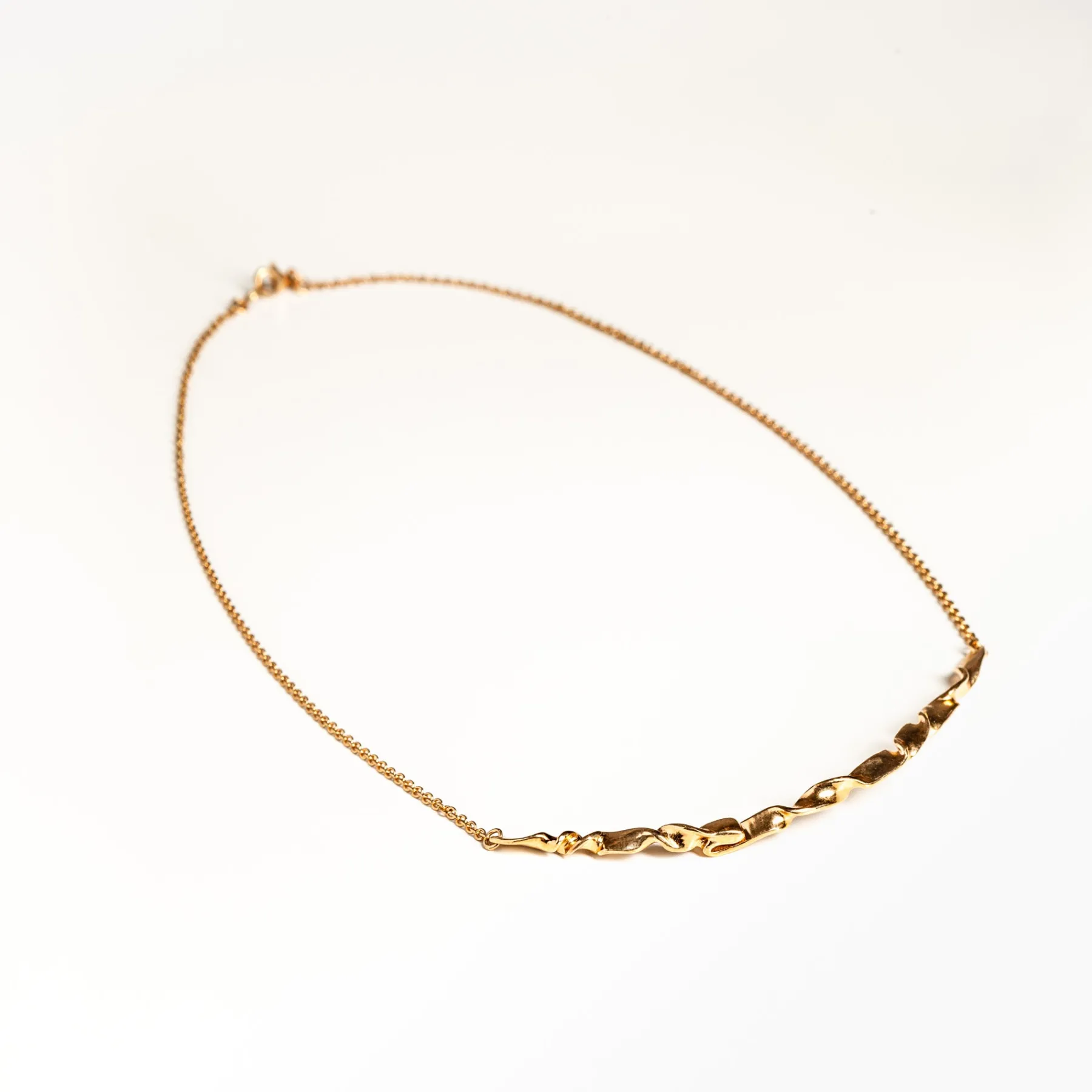 ribbon_gold_vermeil_necklace_0.webp SarahBijoux Ribbon Gold Vermeil Necklace