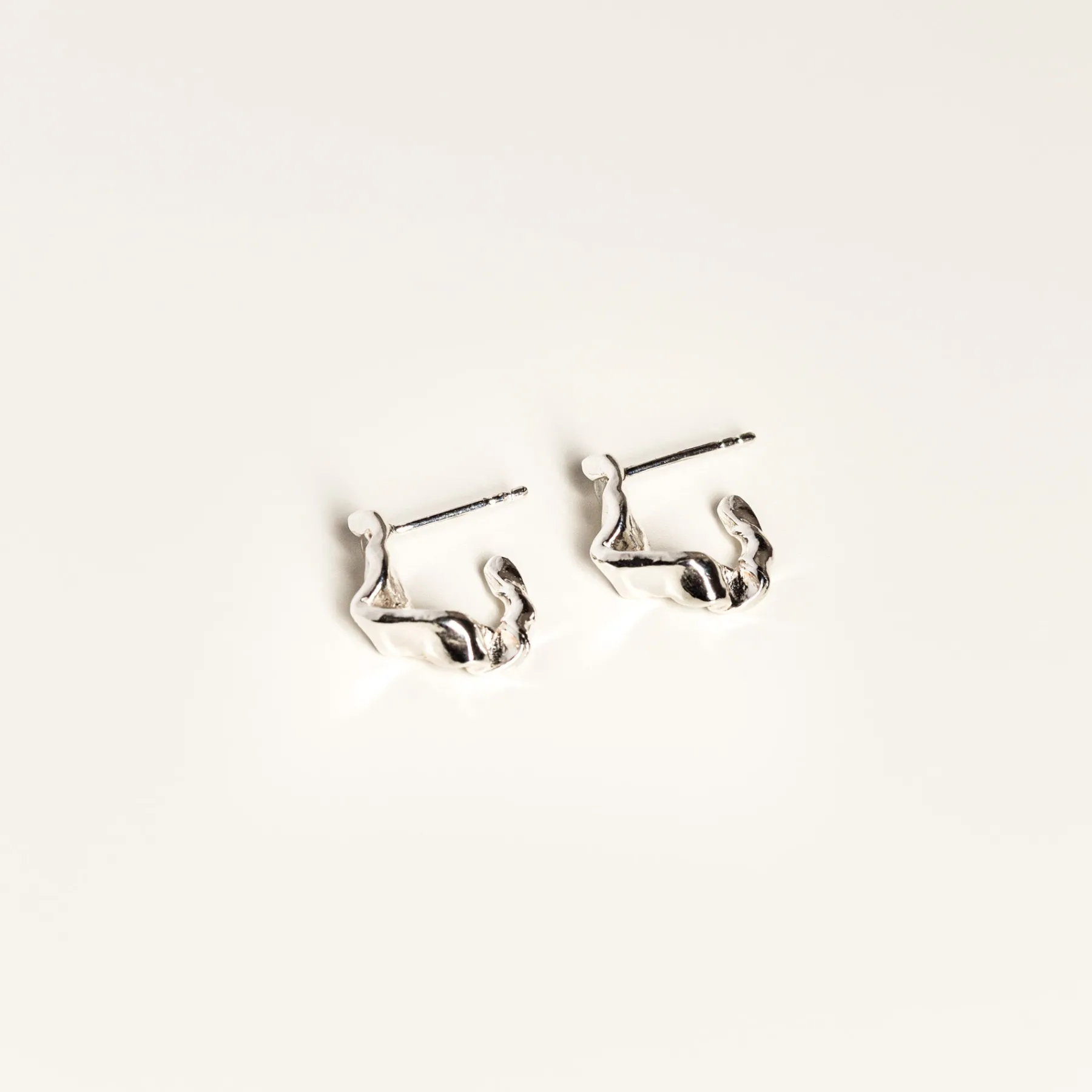 small_ribbon_hoops_0.webp SarahBijoux Small Ribbon Hoops