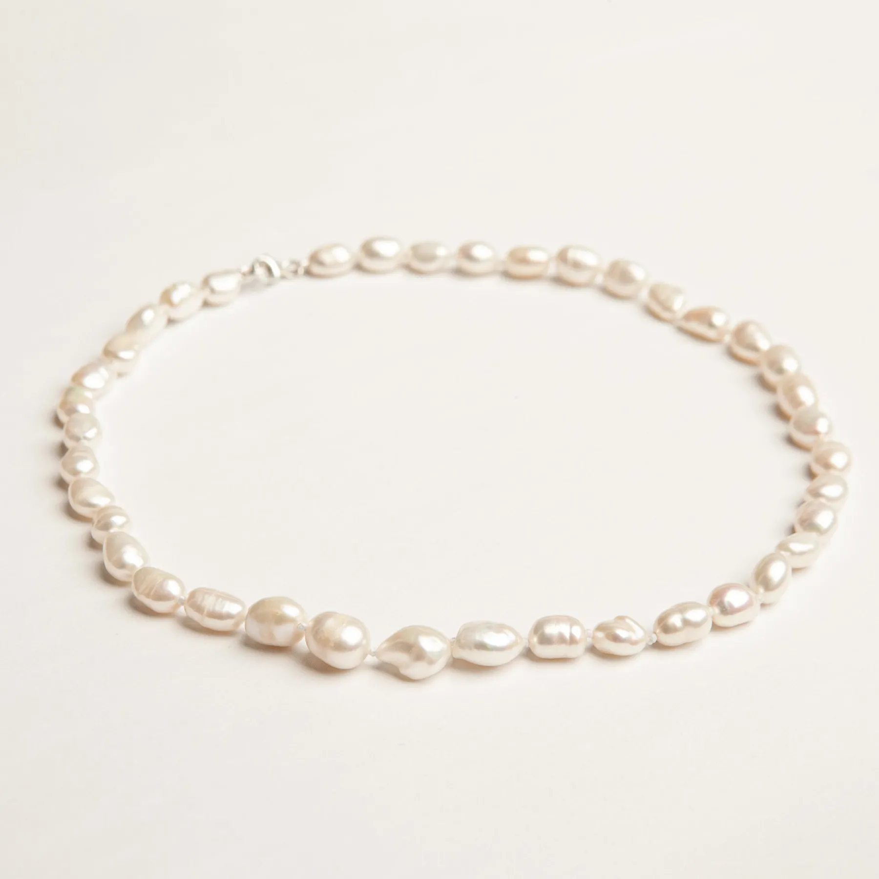 the_freshwater_pearl_duo_1.webp SarahBijoux The freshwater pearl duo