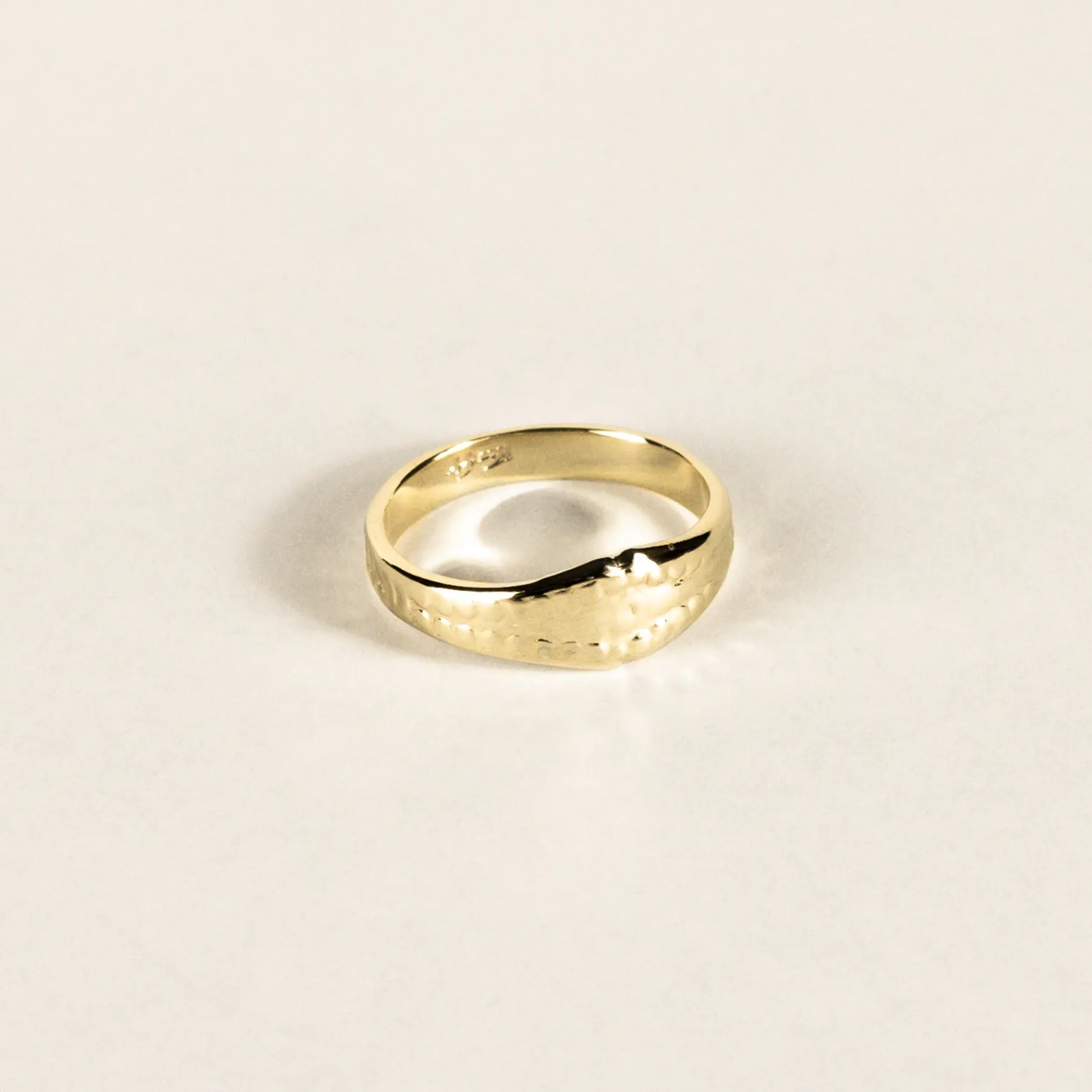 tide_gold_ring_0.webp SarahBijoux Tide Gold Ring